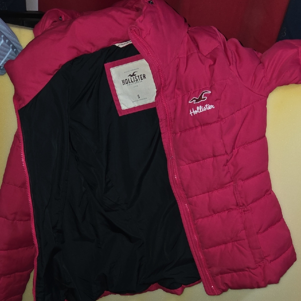 Hollister Women's Vibrant Pink Puffer Coat